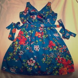 Express flower sleeveless dress with pockets!